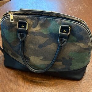 Equip4U Camouflage/black purse